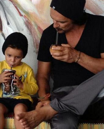 Ricardo Arjona Drinking Yerba Mate